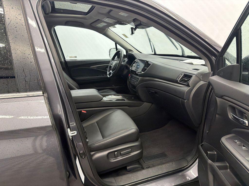 used 2025 Honda Ridgeline car, priced at $33,299