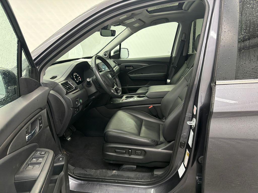 used 2025 Honda Ridgeline car, priced at $33,299