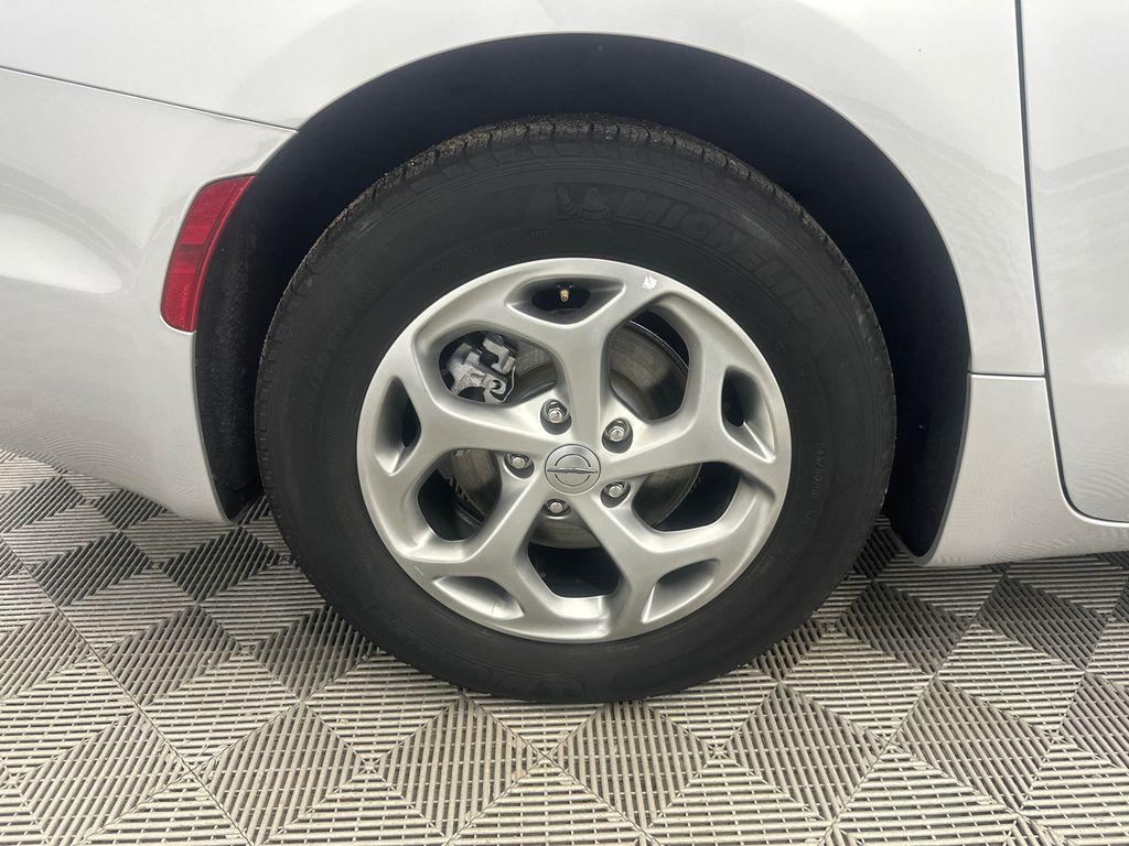 used 2024 Chrysler Pacifica car, priced at $25,599