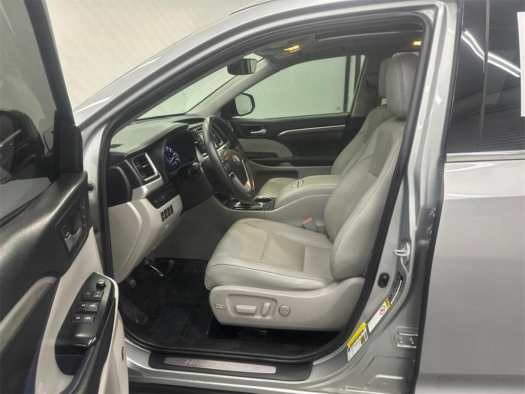 used 2019 Toyota Highlander car, priced at $23,099