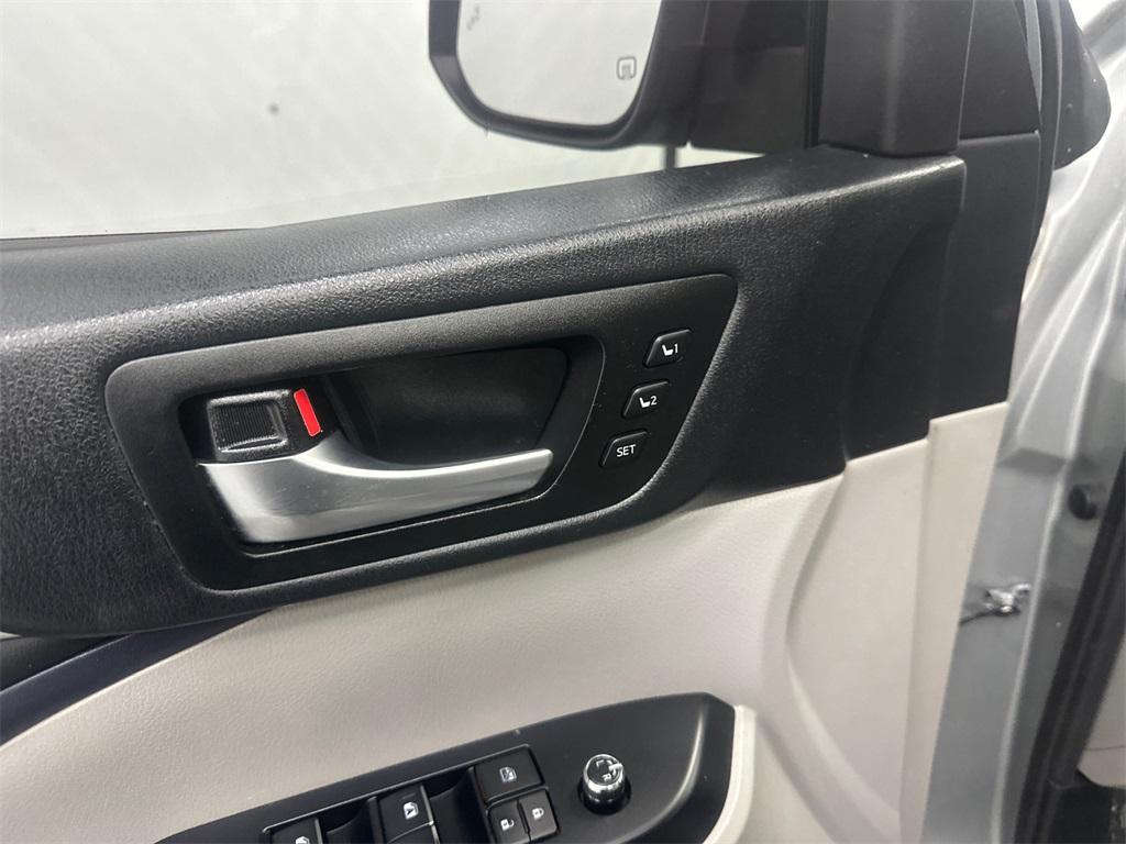used 2019 Toyota Highlander car, priced at $23,099