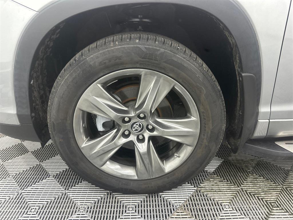 used 2019 Toyota Highlander car, priced at $23,099