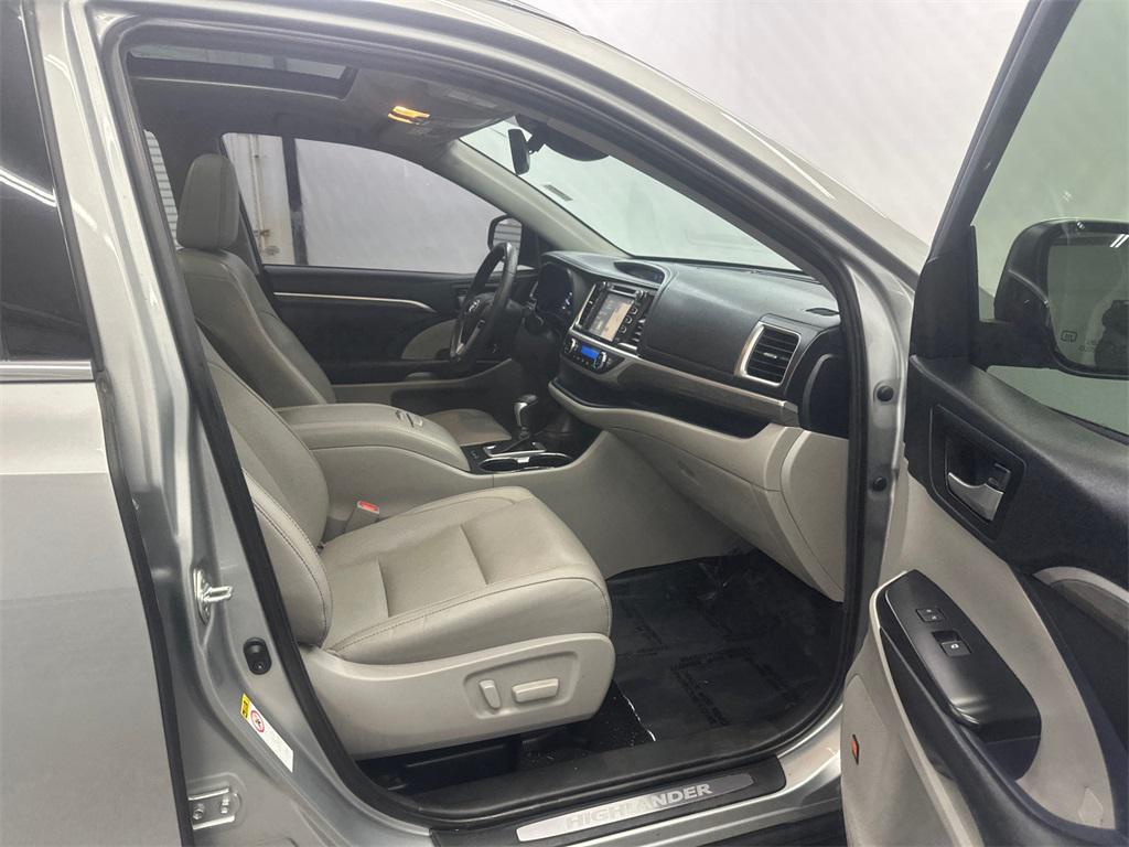 used 2019 Toyota Highlander car, priced at $23,099