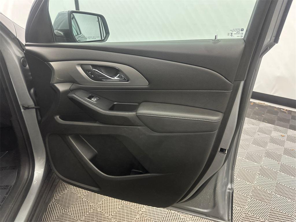 used 2023 Chevrolet Traverse car, priced at $23,479