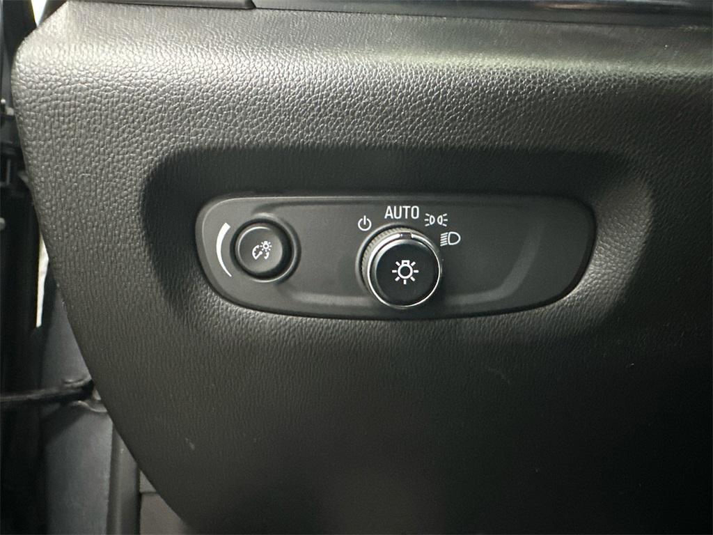 used 2023 Chevrolet Traverse car, priced at $23,729