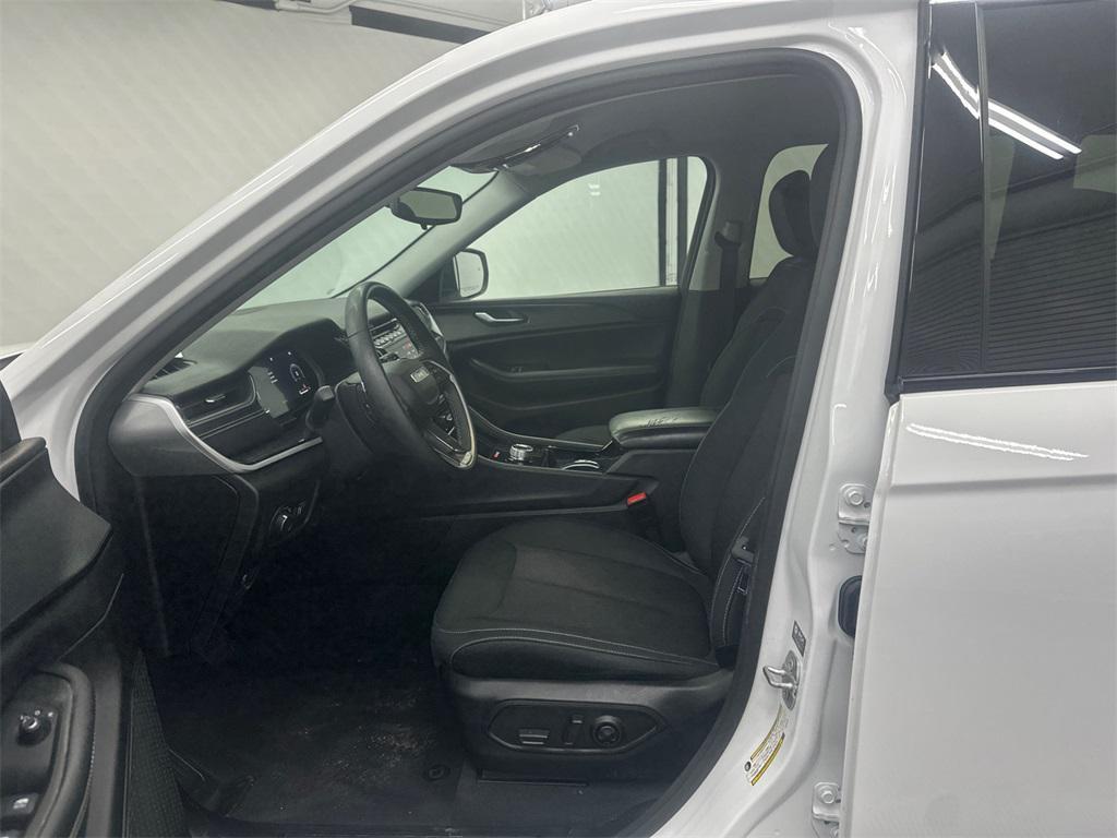 used 2023 Jeep Grand Cherokee car, priced at $24,325