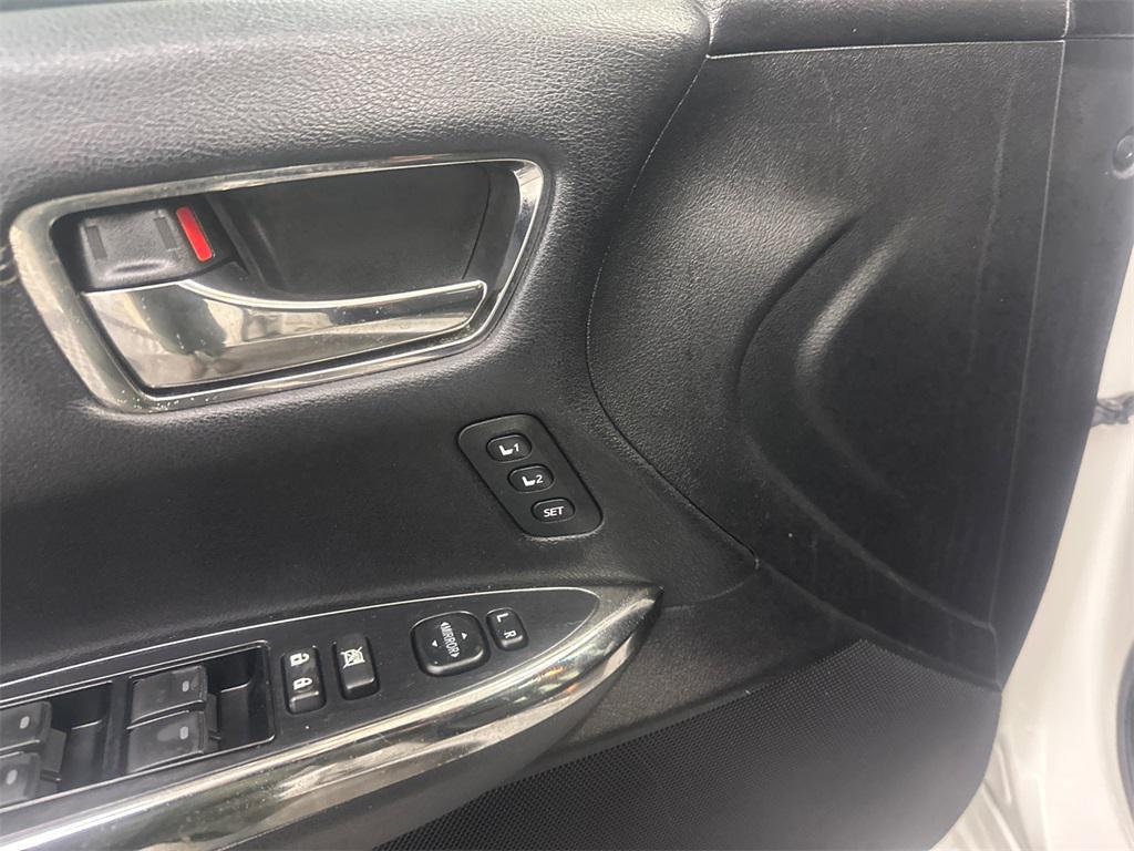 used 2013 Toyota Avalon Hybrid car, priced at $10,995