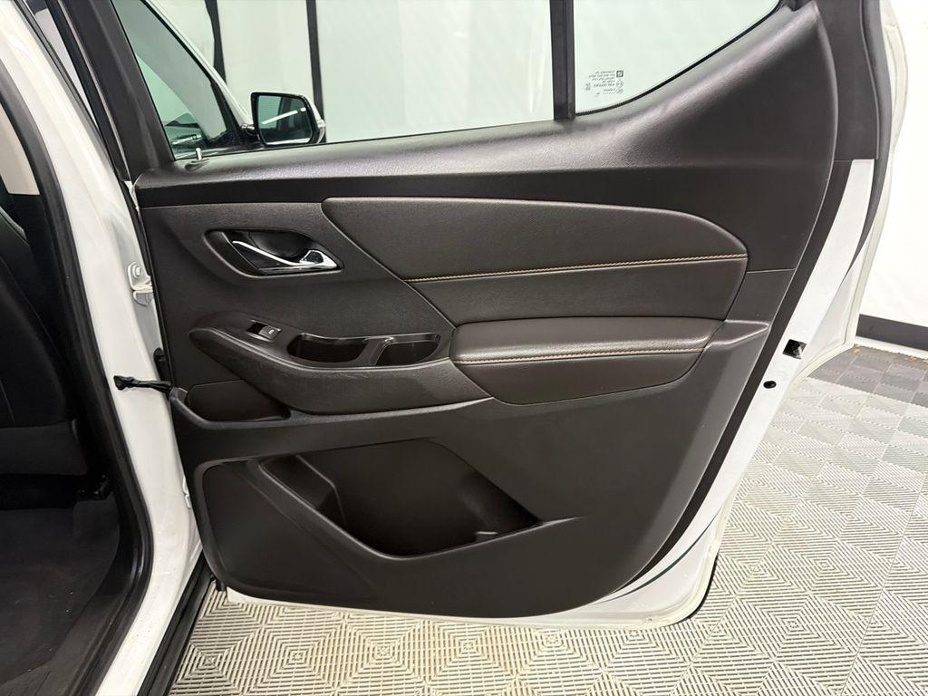 used 2020 Chevrolet Traverse car, priced at $11,995