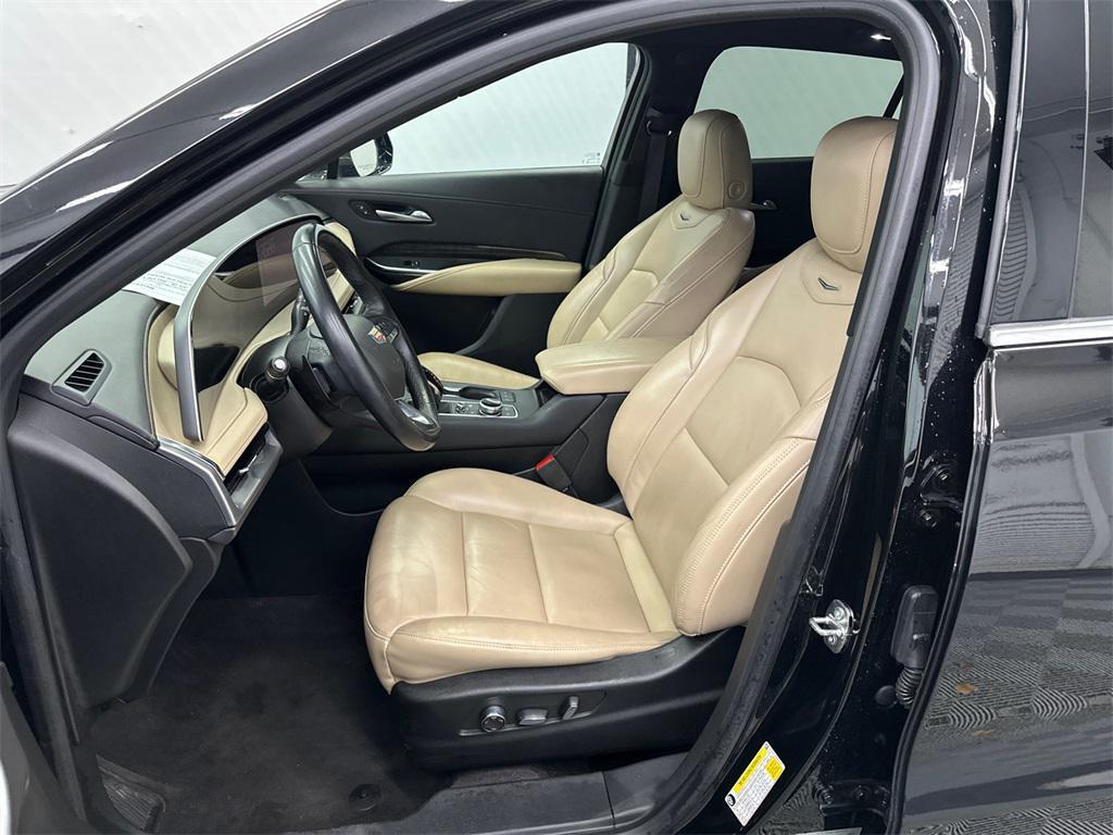 used 2024 Cadillac XT4 car, priced at $26,597