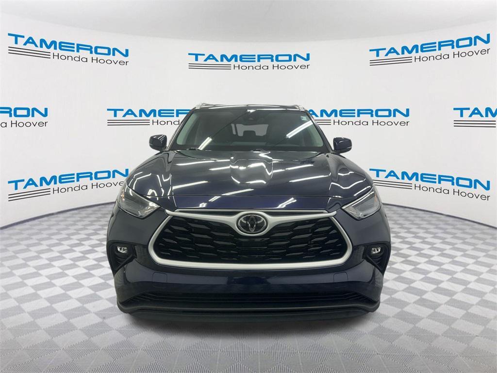 used 2023 Toyota Highlander car, priced at $31,999