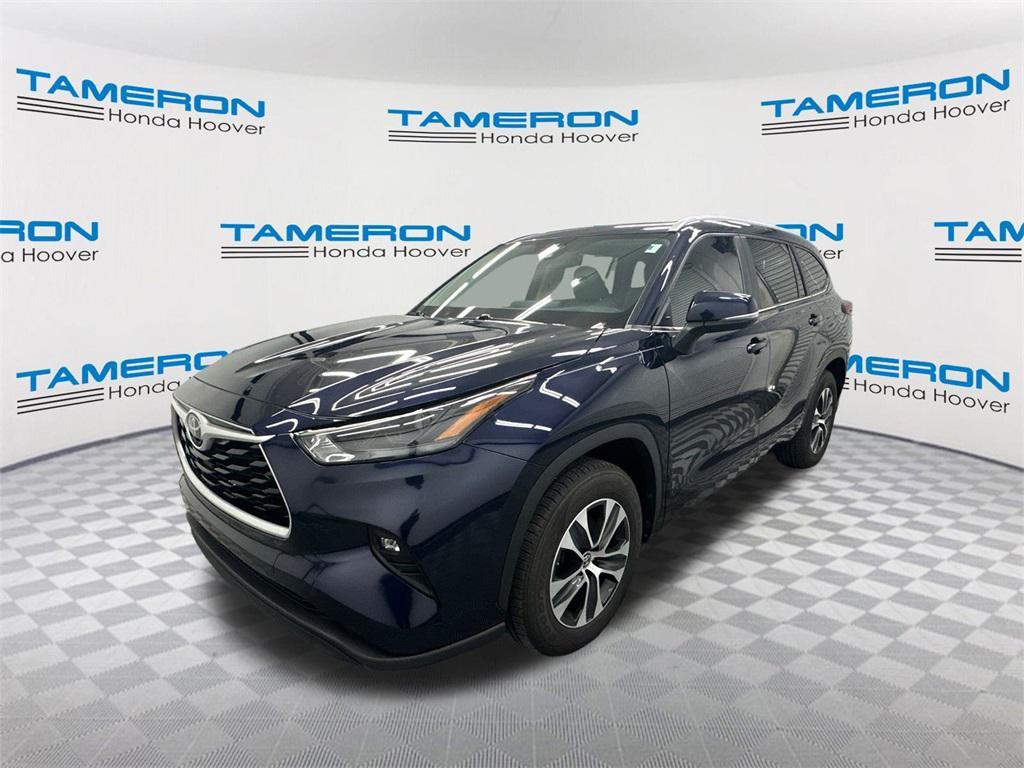 used 2023 Toyota Highlander car, priced at $31,999
