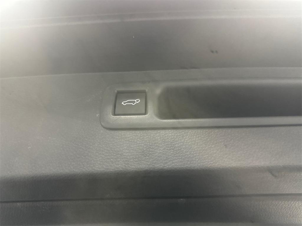 used 2023 Toyota Highlander car, priced at $31,999