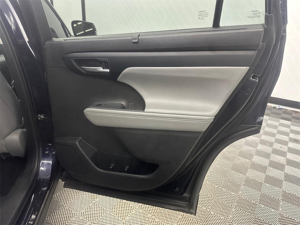 used 2023 Toyota Highlander car, priced at $31,999