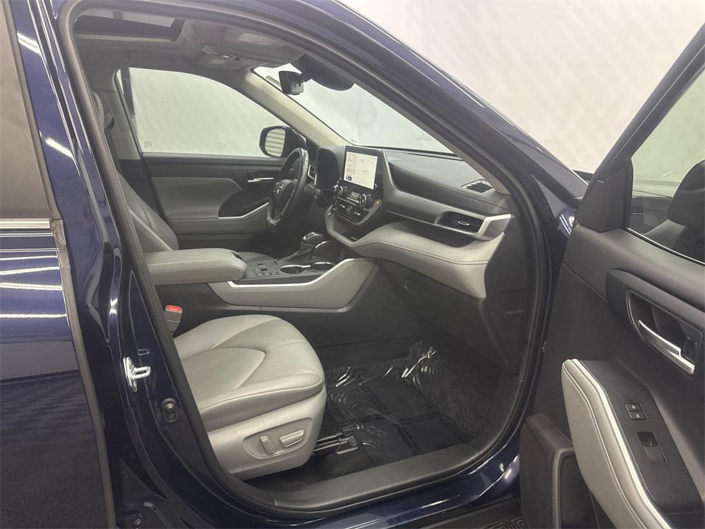 used 2023 Toyota Highlander car, priced at $31,999