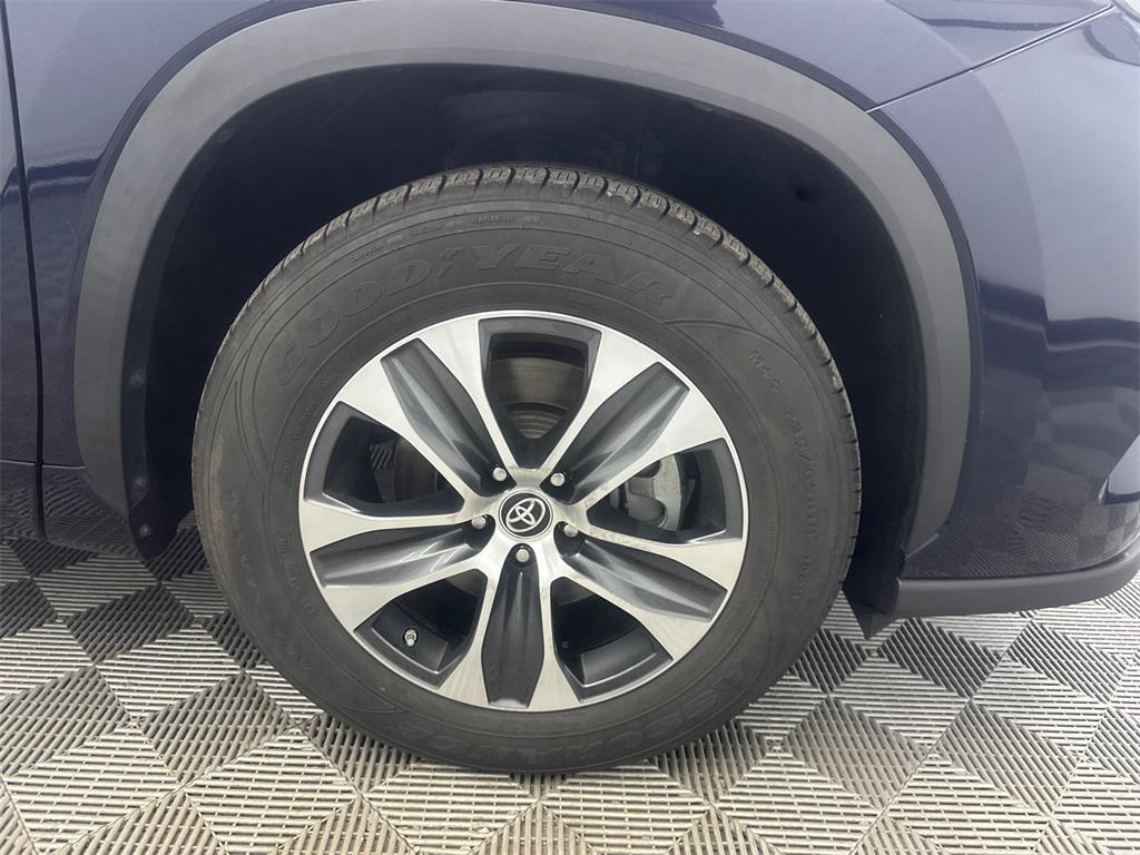 used 2023 Toyota Highlander car, priced at $31,999
