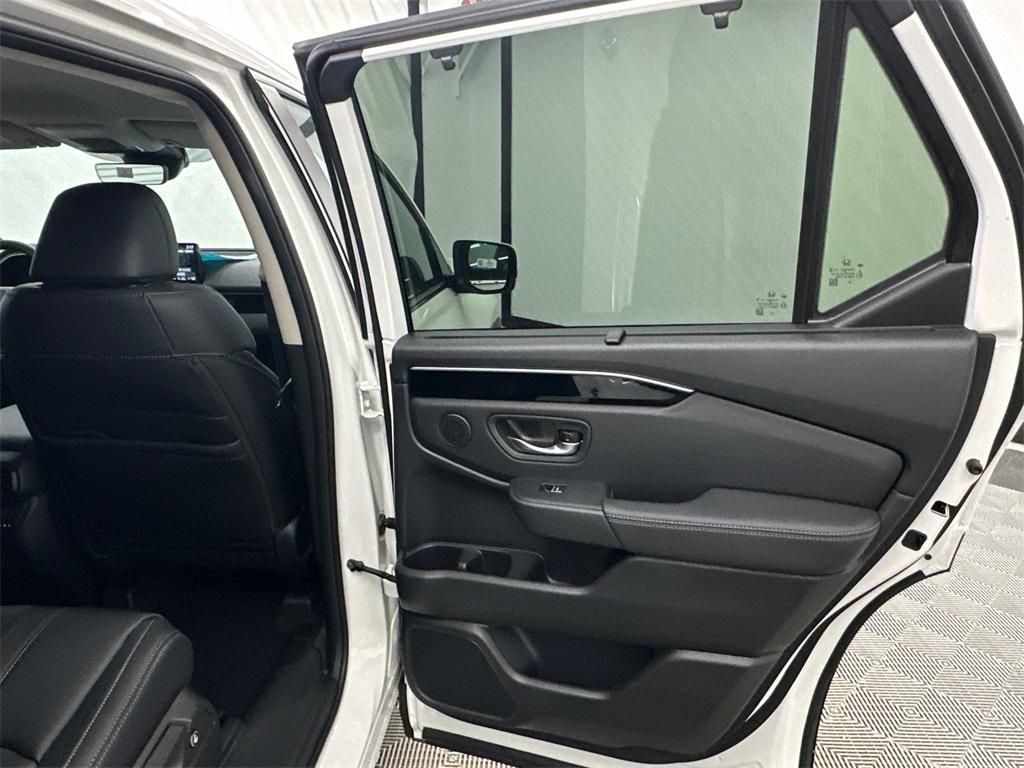 new 2025 Honda Pilot car, priced at $48,280