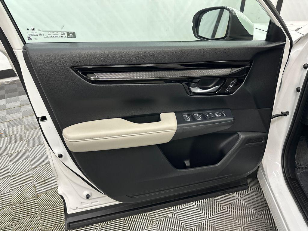 used 2025 Honda CR-V car, priced at $32,998