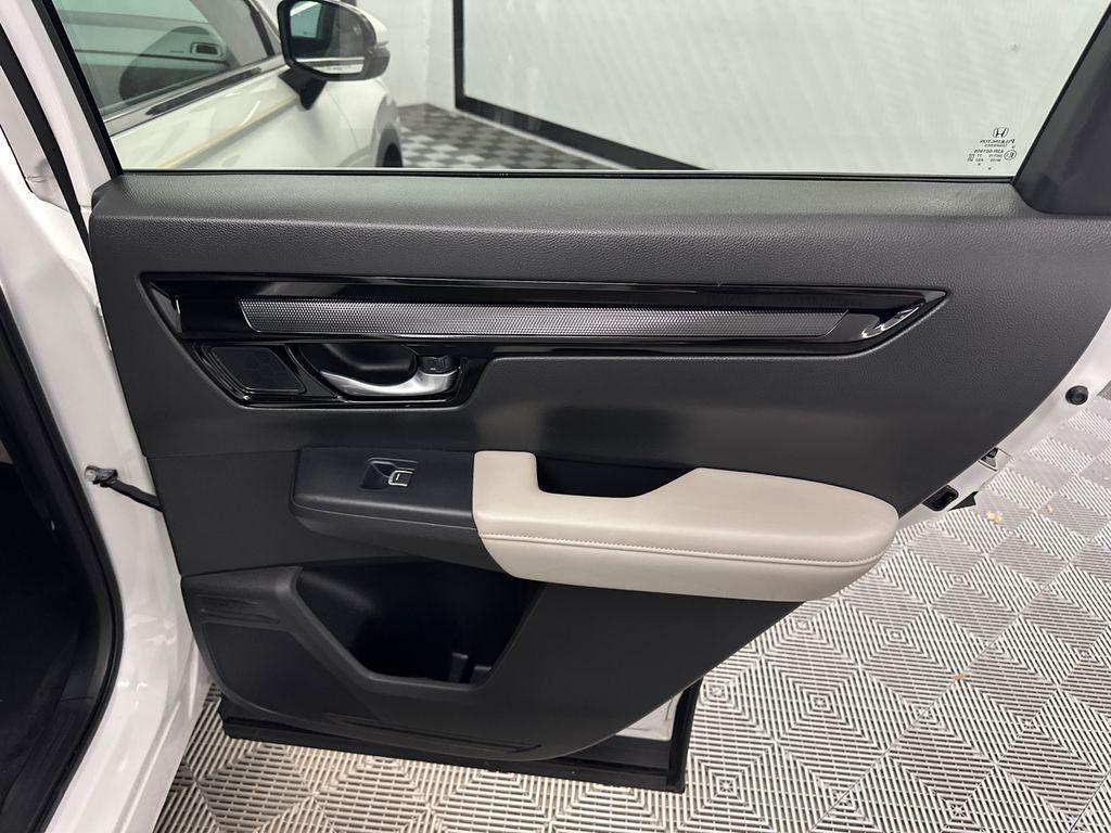 used 2025 Honda CR-V car, priced at $32,998