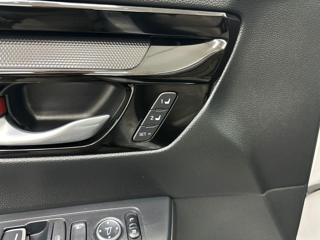 used 2025 Honda CR-V car, priced at $32,998