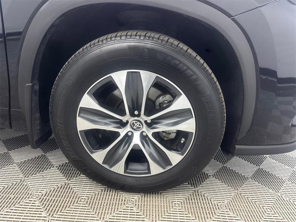 used 2023 Toyota Highlander car, priced at $32,178