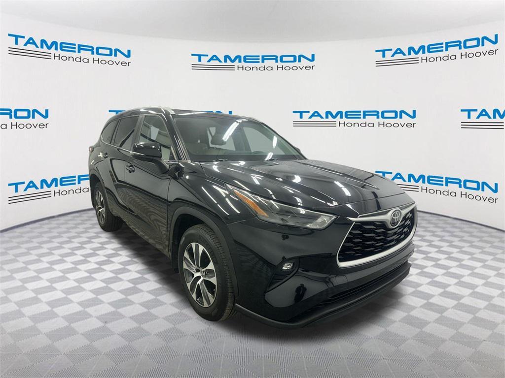 used 2023 Toyota Highlander car, priced at $32,178