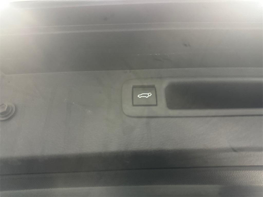 used 2023 Toyota Highlander car, priced at $32,178