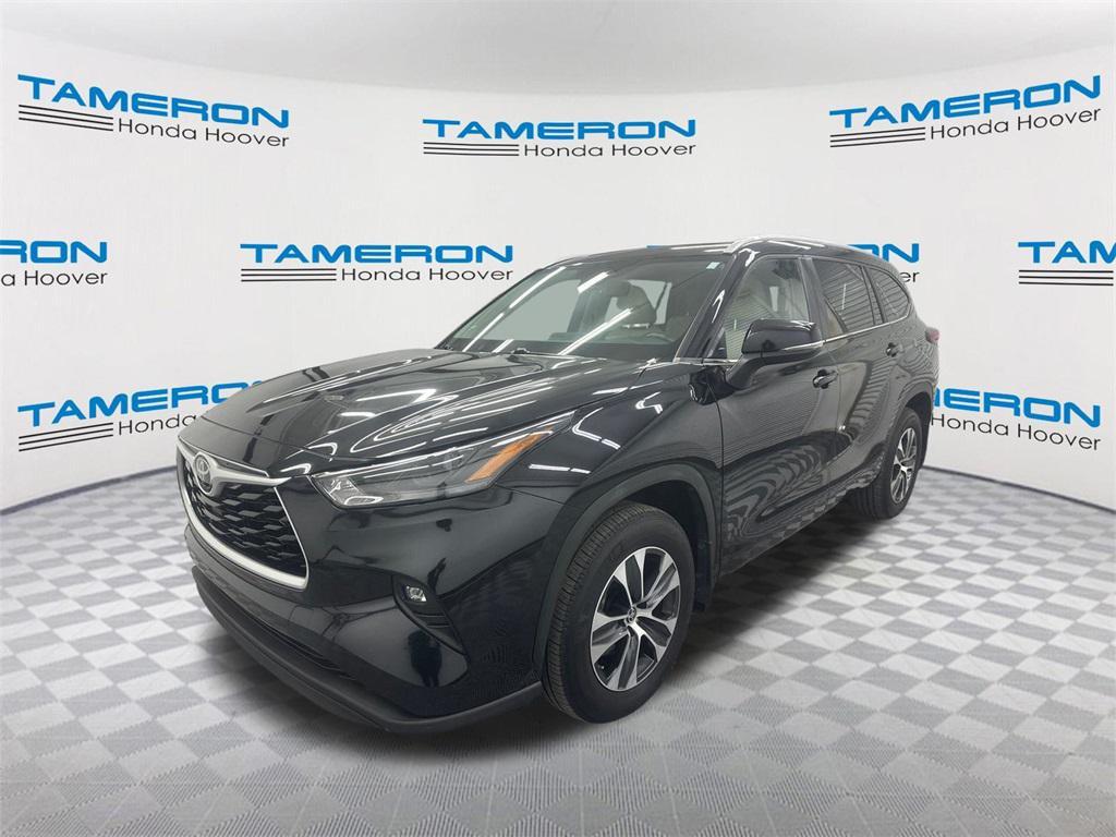 used 2023 Toyota Highlander car, priced at $32,178