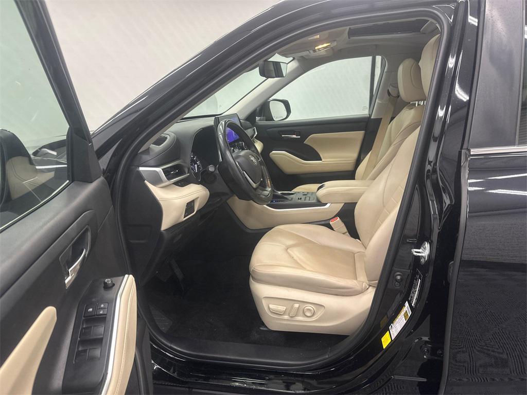 used 2023 Toyota Highlander car, priced at $32,178