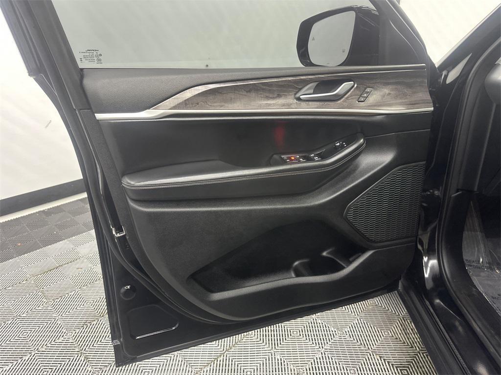 used 2023 Jeep Grand Cherokee car, priced at $26,409