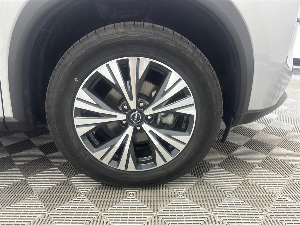 2023 Brilliant Silver Metallic Nissan Rogue