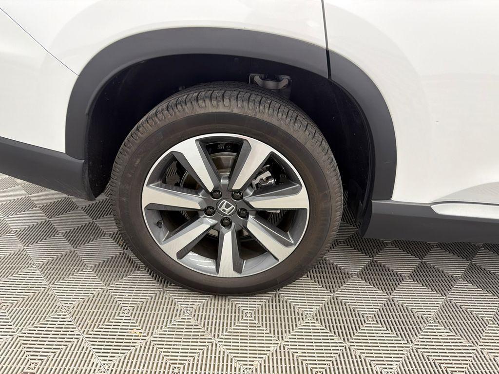 used 2025 Honda Pilot car, priced at $45,998