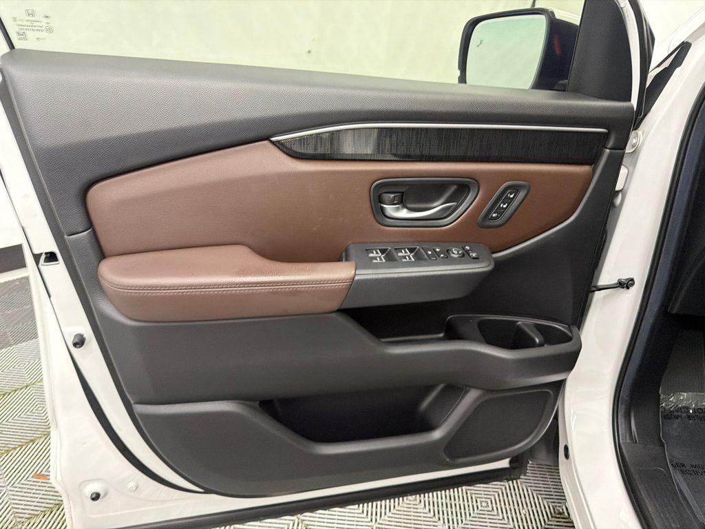 used 2025 Honda Pilot car, priced at $45,998