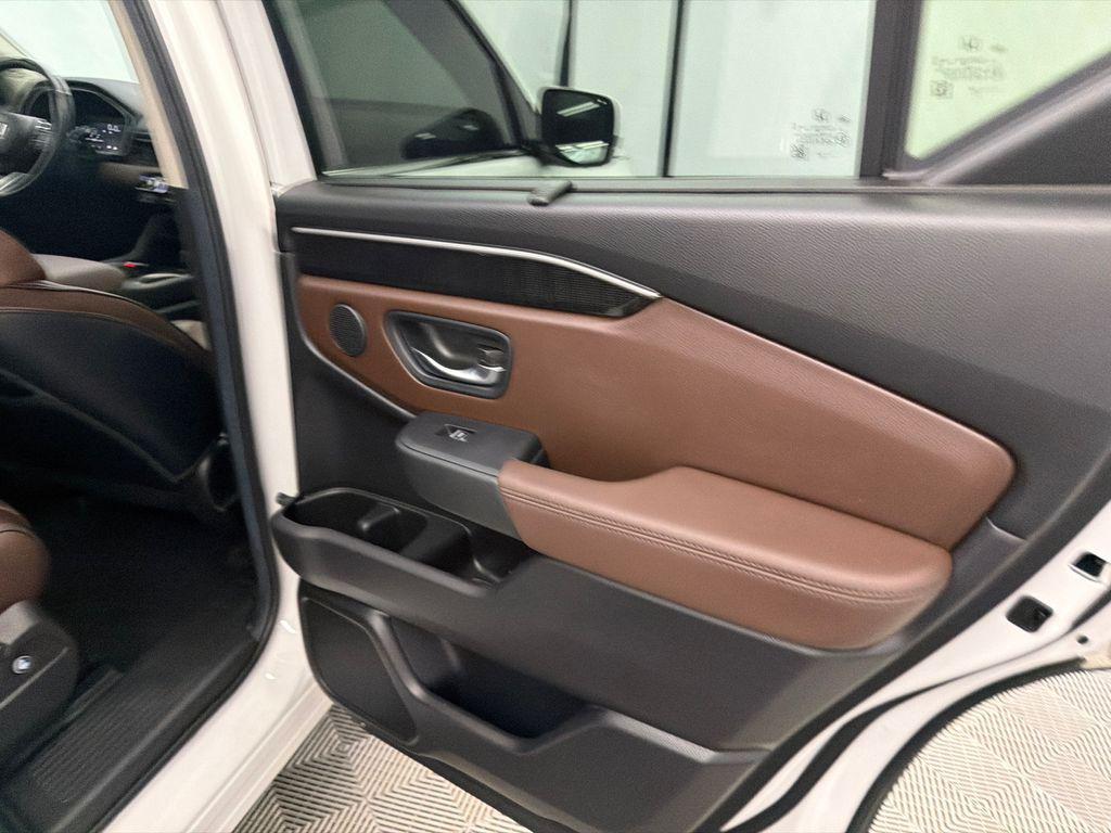 used 2025 Honda Pilot car, priced at $45,998