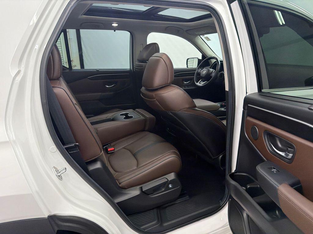 used 2025 Honda Pilot car, priced at $45,998