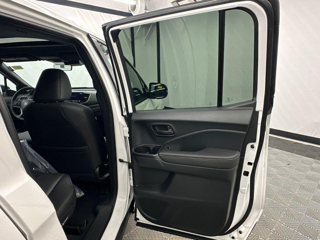 new 2025 Honda Ridgeline car, priced at $49,185