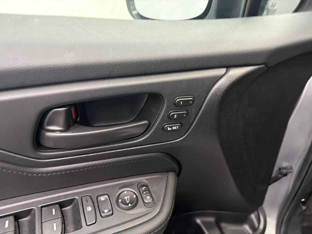 used 2025 Honda Odyssey car, priced at $34,999