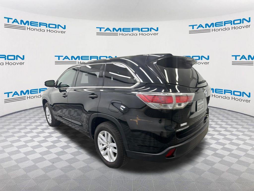 used 2015 Toyota Highlander car, priced at $13,394