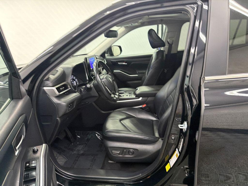 used 2024 Toyota Highlander car, priced at $39,298