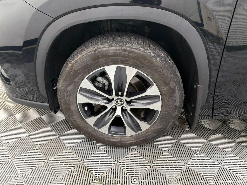 used 2024 Toyota Highlander car, priced at $39,298