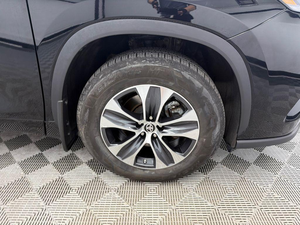 used 2024 Toyota Highlander car, priced at $39,298