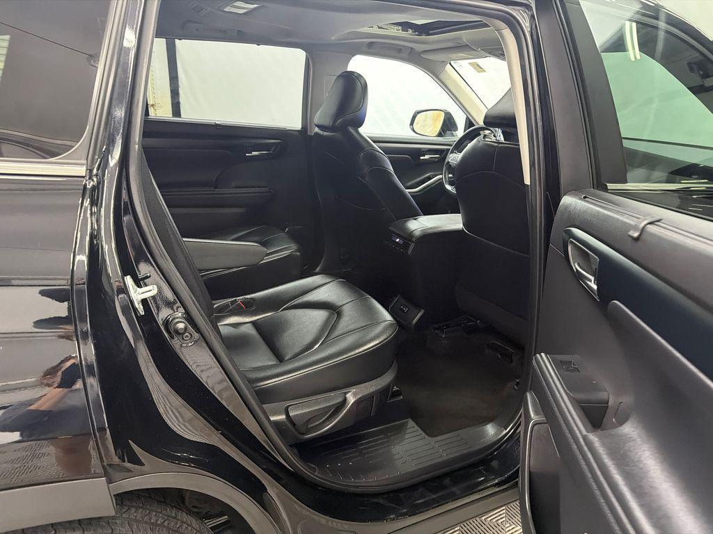 used 2024 Toyota Highlander car, priced at $39,298