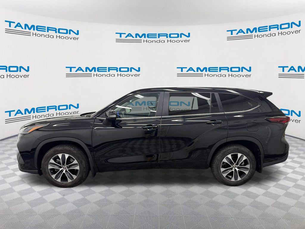 used 2024 Toyota Highlander car, priced at $39,298
