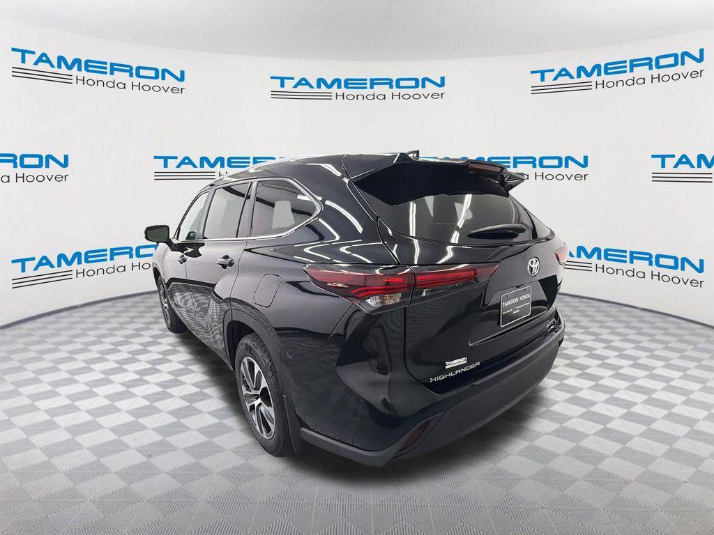 used 2024 Toyota Highlander car, priced at $39,298