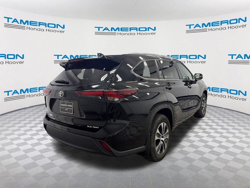 used 2024 Toyota Highlander car, priced at $39,298