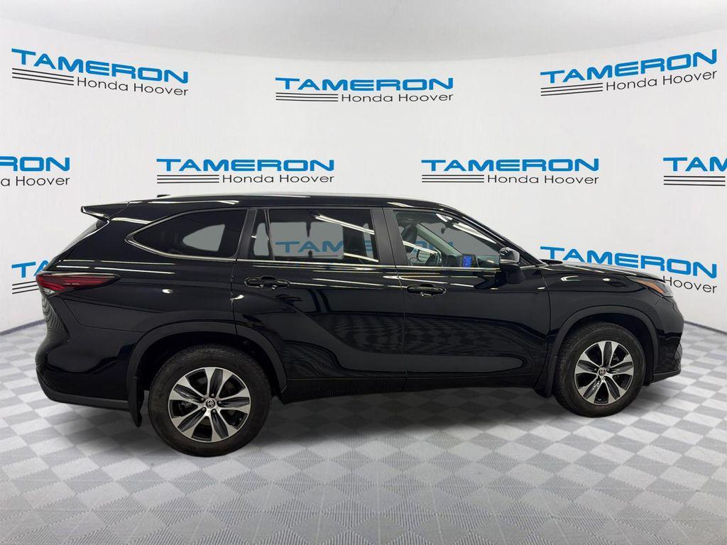 used 2024 Toyota Highlander car, priced at $39,298
