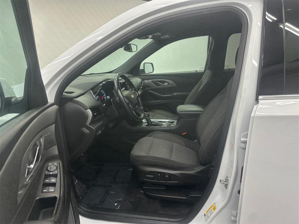 used 2023 Chevrolet Traverse car, priced at $25,499