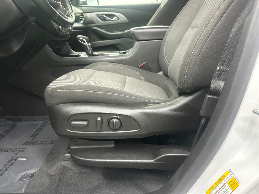 used 2023 Chevrolet Traverse car, priced at $25,499