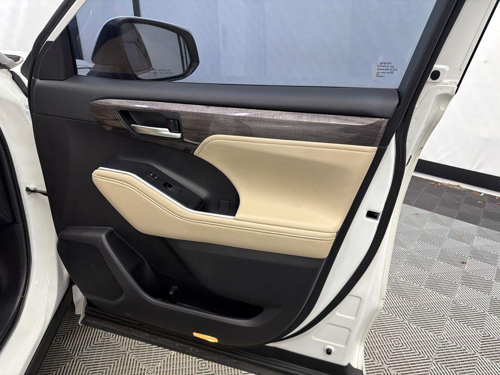 used 2023 Toyota Highlander car, priced at $38,499