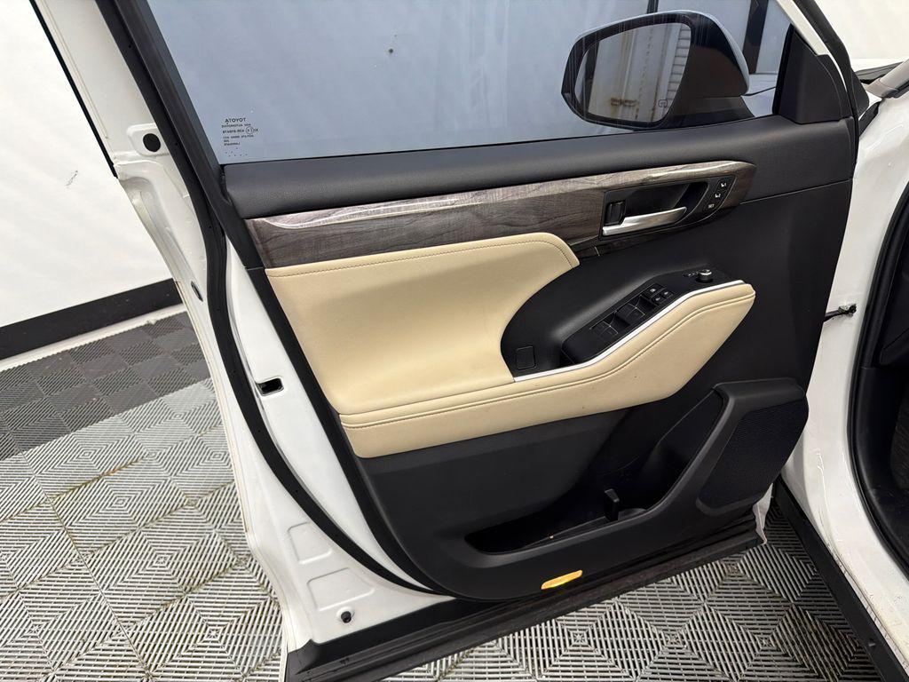used 2023 Toyota Highlander car, priced at $38,499