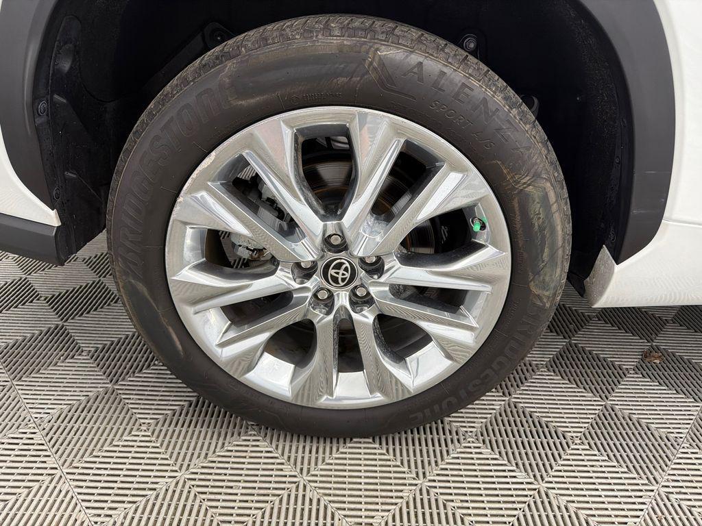 used 2023 Toyota Highlander car, priced at $38,499